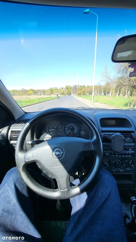 Opel Astra 1.4 Club - 4