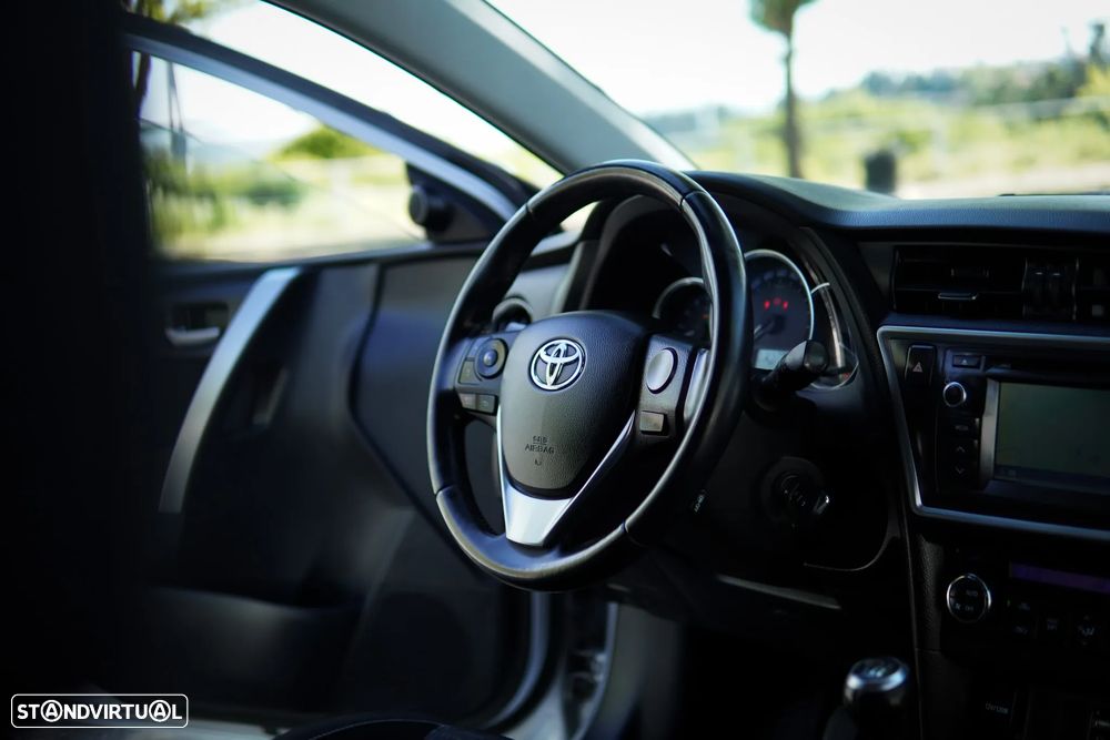 Toyota Auris 1.4 D-4D Exclusive+P.Sport - 45