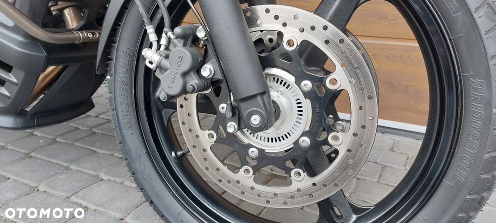 Suzuki V-STROM - 32