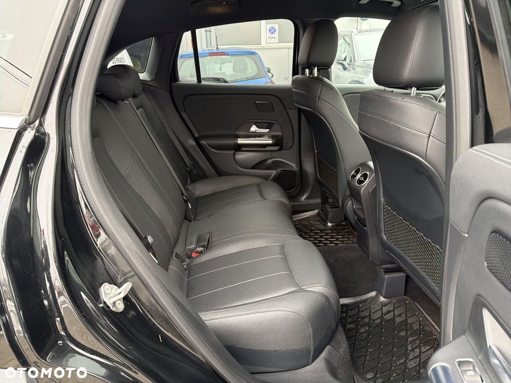 Mercedes-Benz GLA - 13