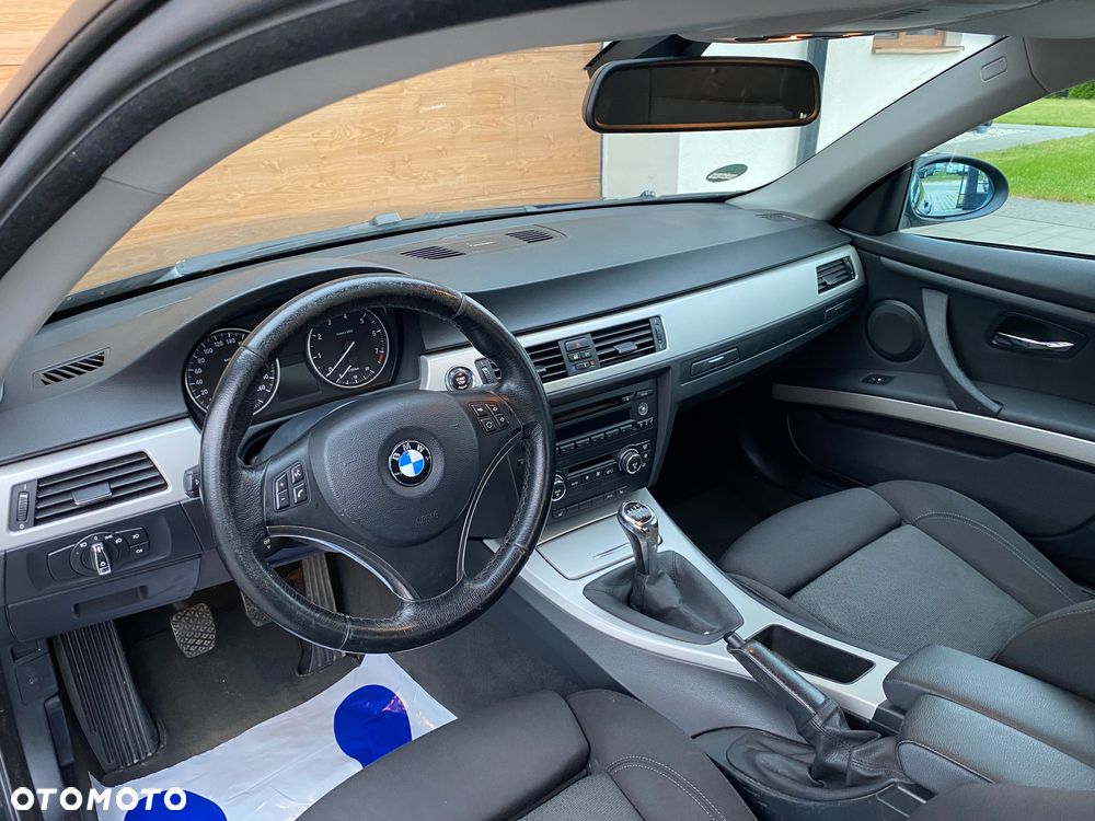 BMW Seria 3 320i Edition Exclusive - 23