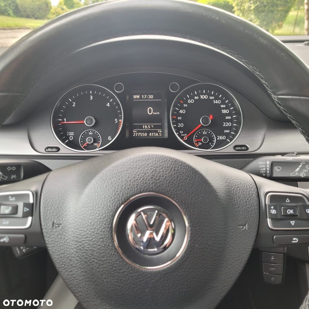 Volkswagen Passat 2.0 TDI Highline - 25