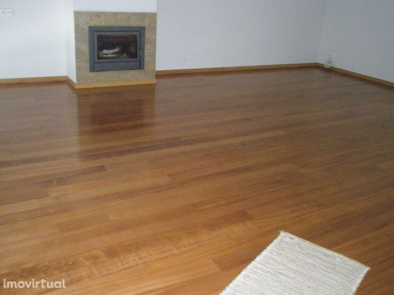 Moradia T3 com terraço, garagem e jardim em Arcozelo - Grande imagem: 3/11