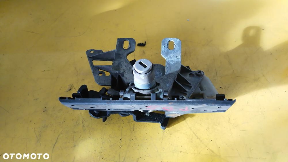 ZAMEK KLAPY BAGAŻNIKA VW PASSAT B5 3B0827297 - 2