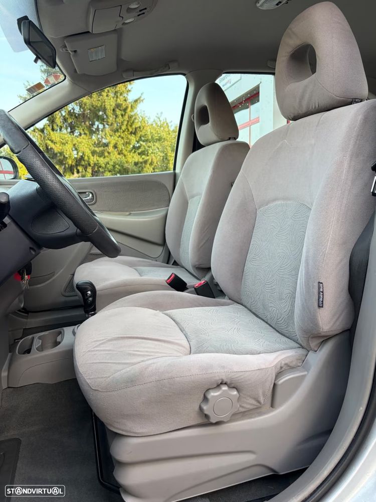 Nissan Almera Tino - 6