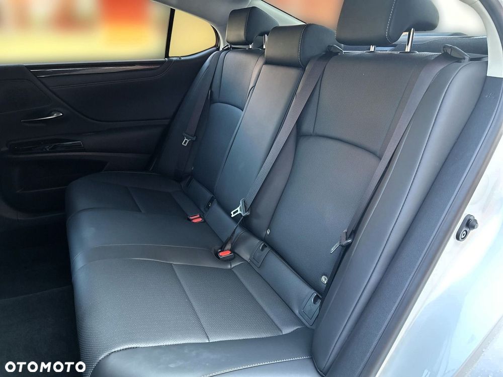 Lexus ES 300h Business Edition - 15