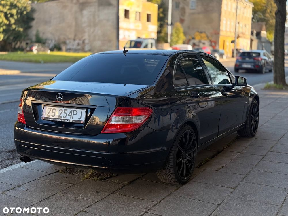 Mercedes-Benz Klasa C 180 T Kompressor BlueEFFICIENCY Elegance - 13