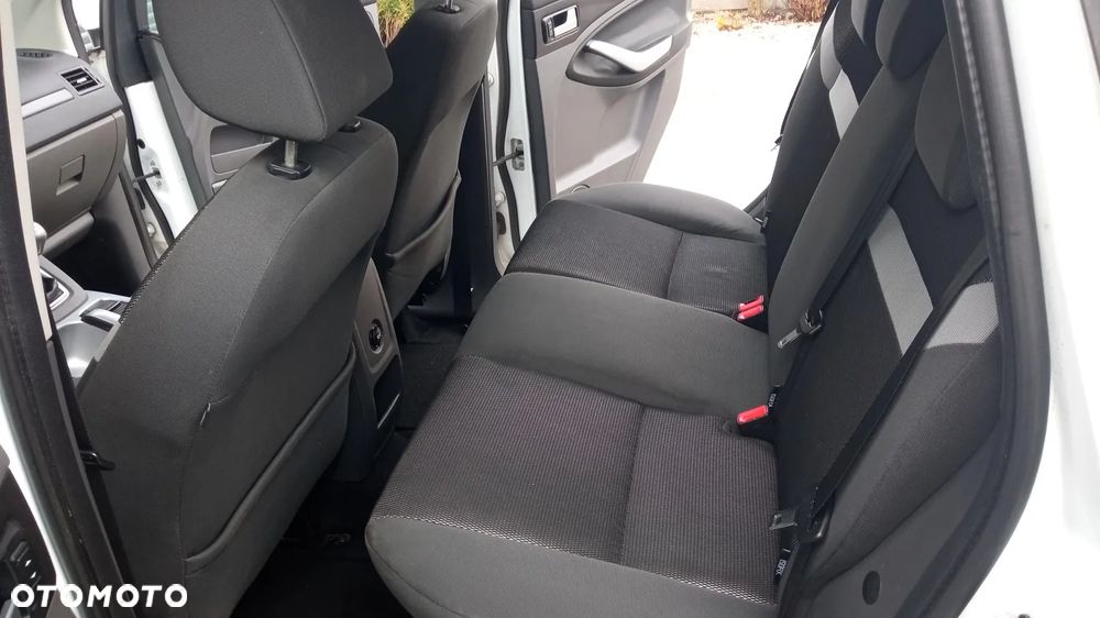 Ford Kuga 2.0 TDCi 2x4 Titanium - 11