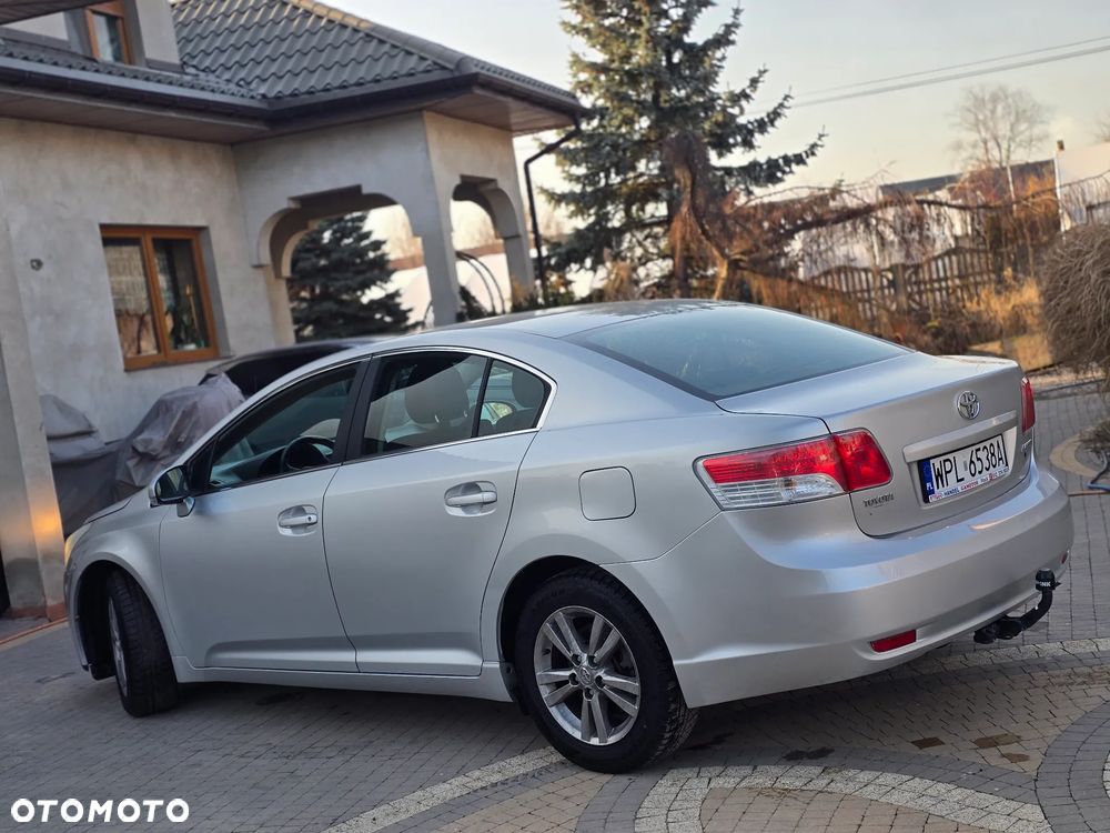 Toyota Avensis - 1