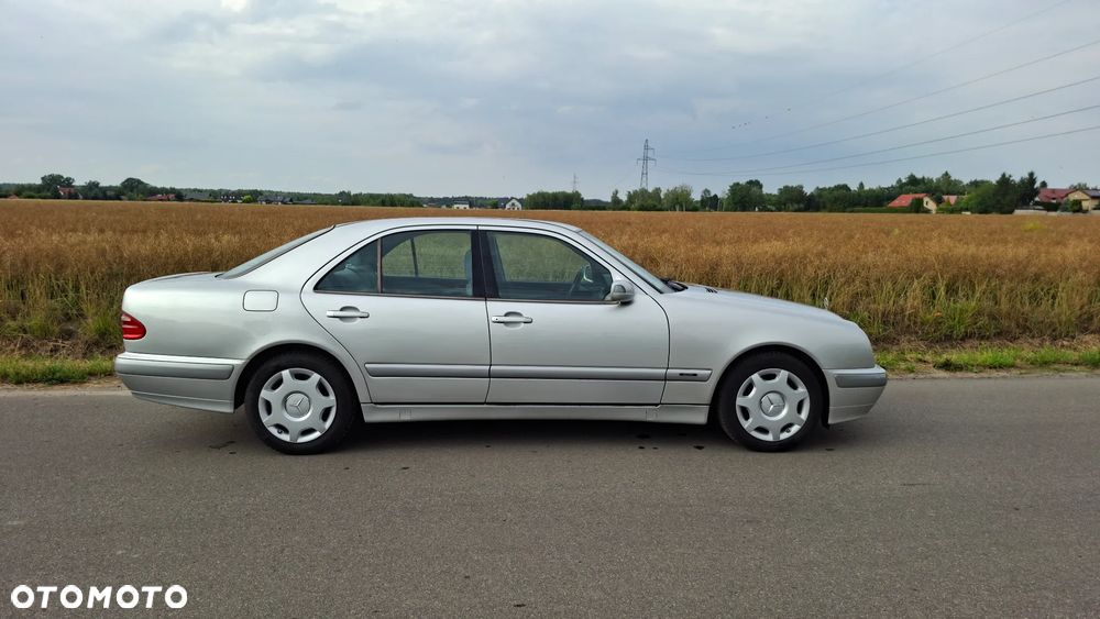 Mercedes-Benz Klasa E 220 CDI Classic - 3