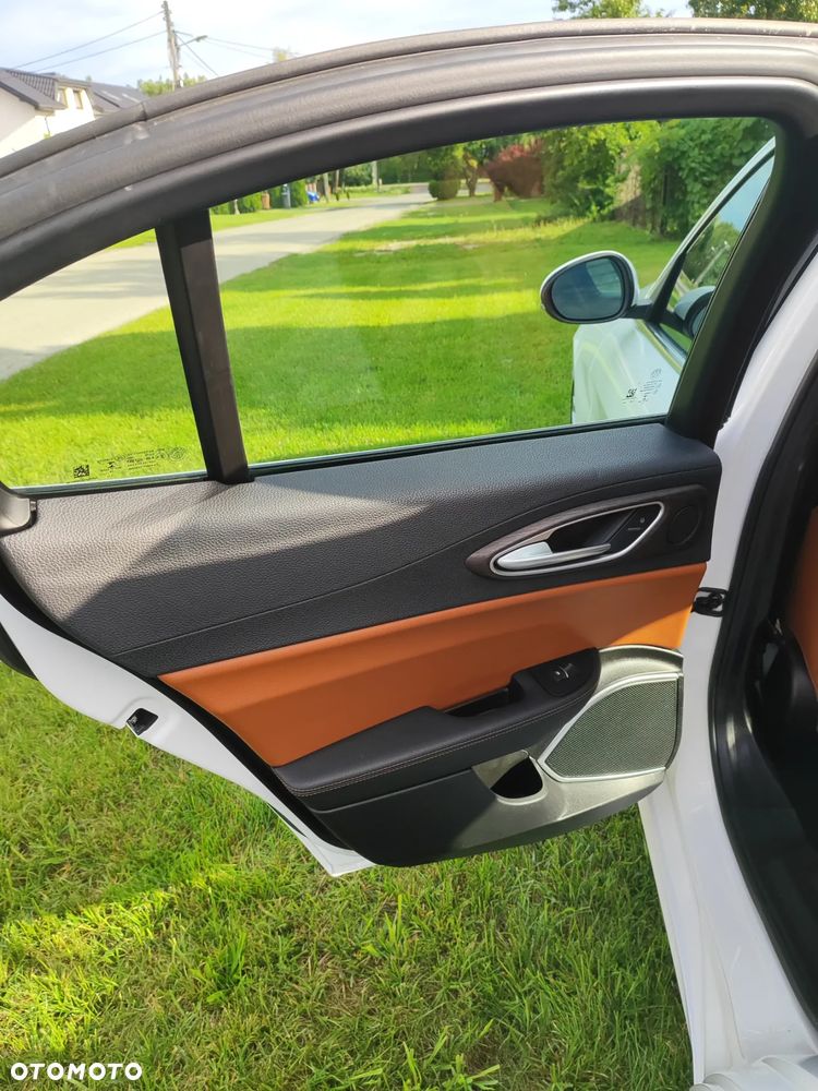 Alfa Romeo Giulia 2.0 Turbo 16V AT8-Q4 Ti - 14