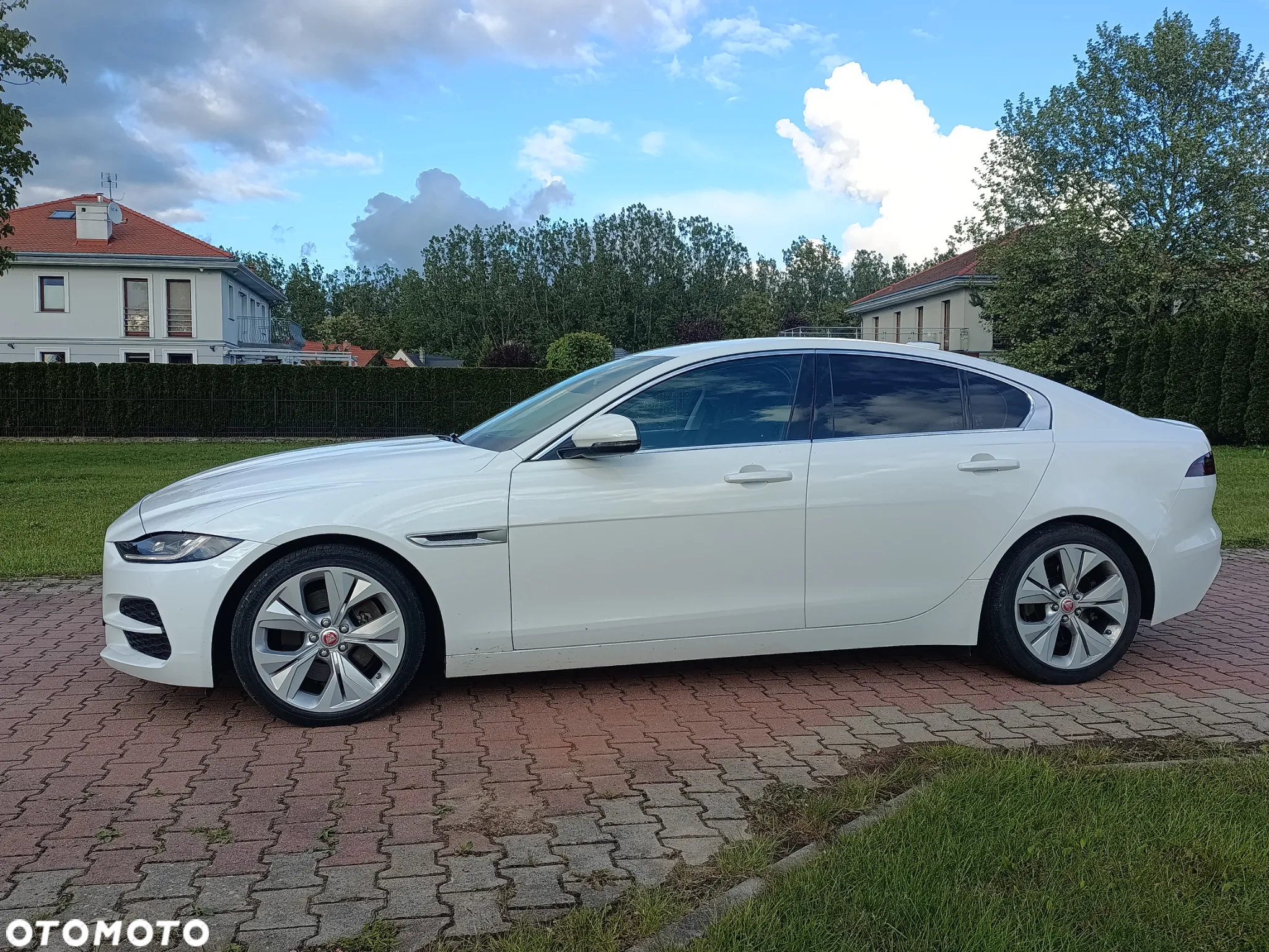 Jaguar XE 2.0 D AWD Prestige - 27