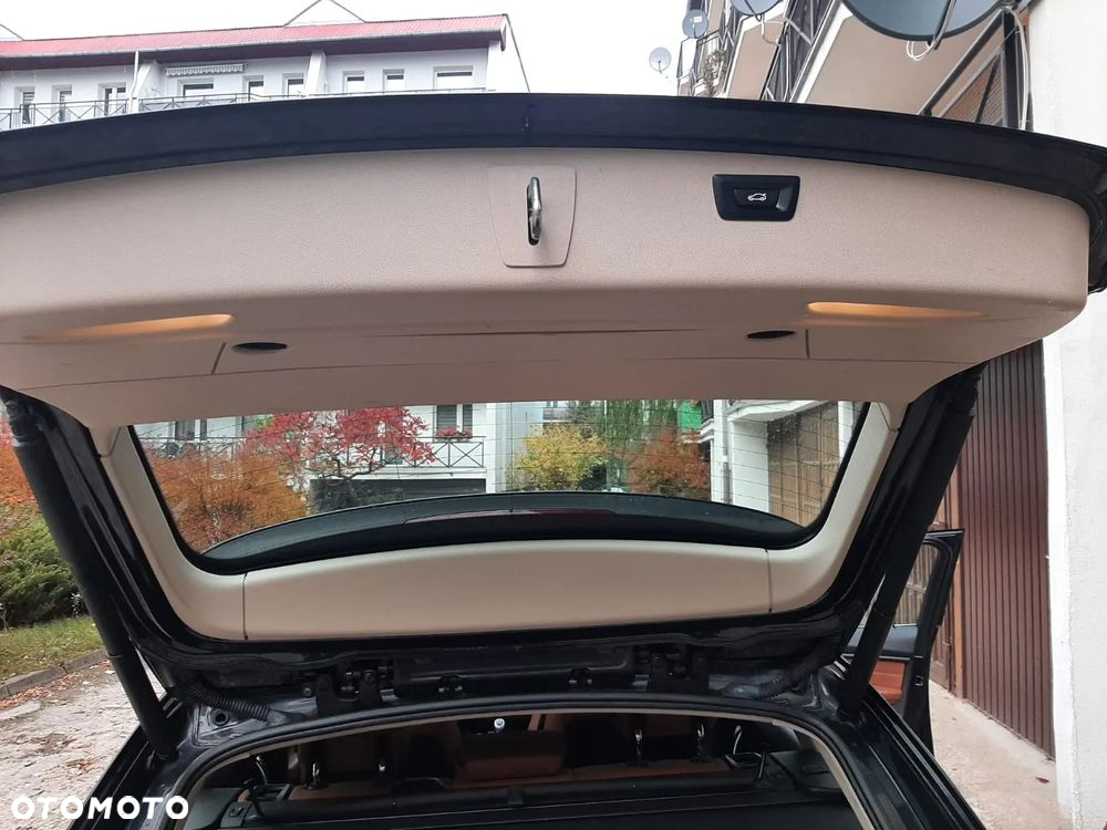 BMW Seria 3 318d Touring Luxury Line - 13