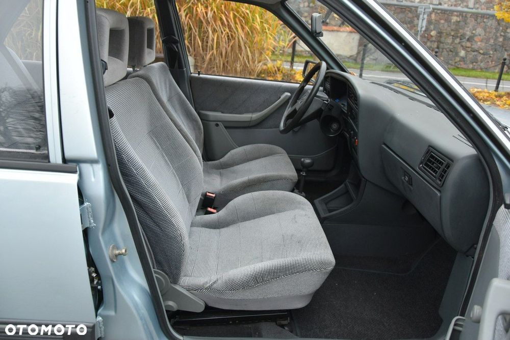 Opel Ascona 1.6 L - 9