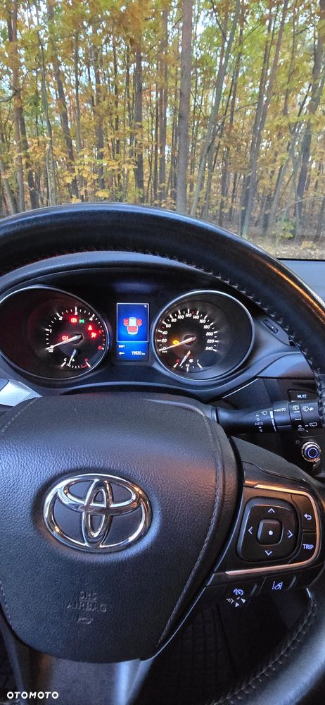 Toyota Avensis 2.0 D-4D Premium - 9