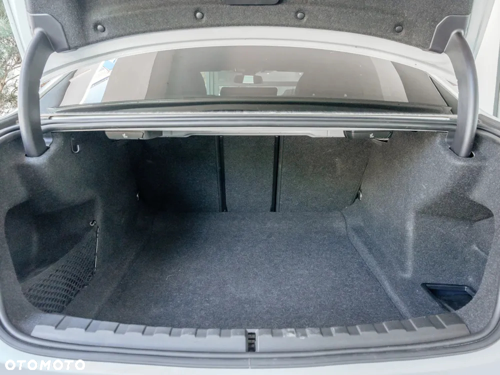 BMW Seria 3 318i M Sport - 11