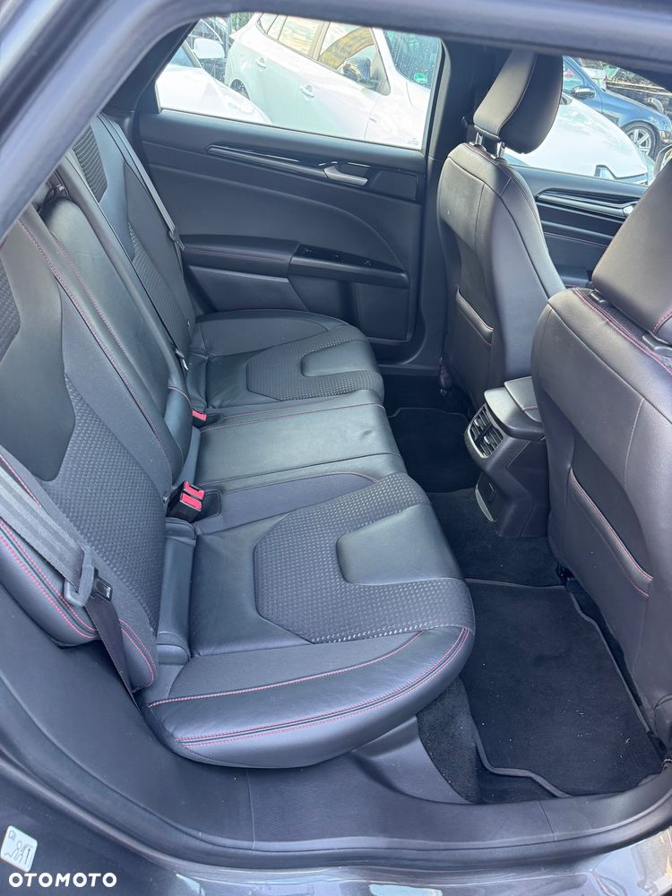 Ford Mondeo - 38