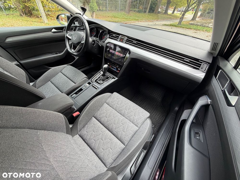 Volkswagen Passat - 20