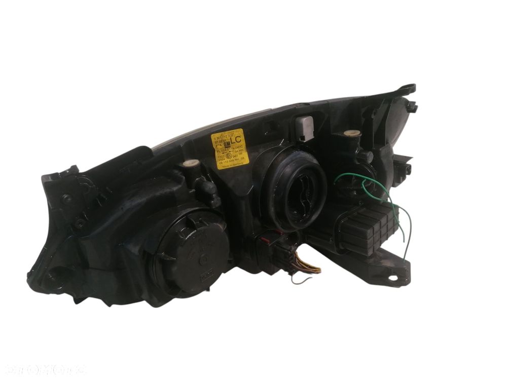 LAMPA PRAWA PRZEDNIA PRZÓD OPEL CORSA C - 3