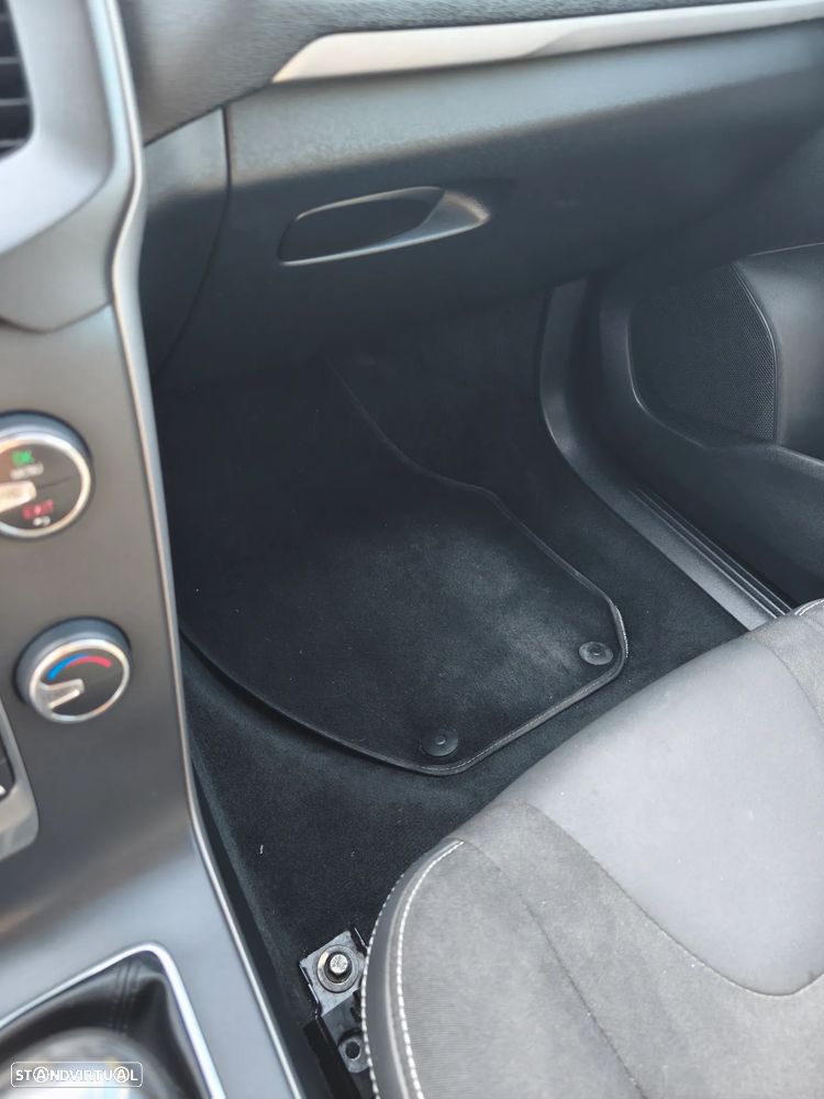 Volvo V40 D2 Momentum - 14