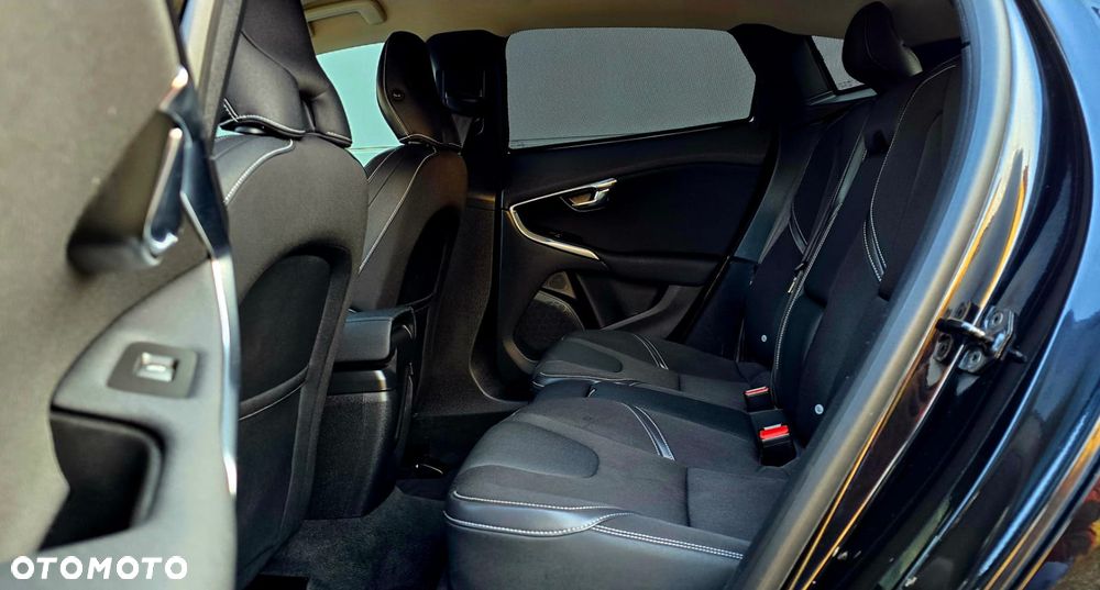 Volvo V40 D2 R Design - 25