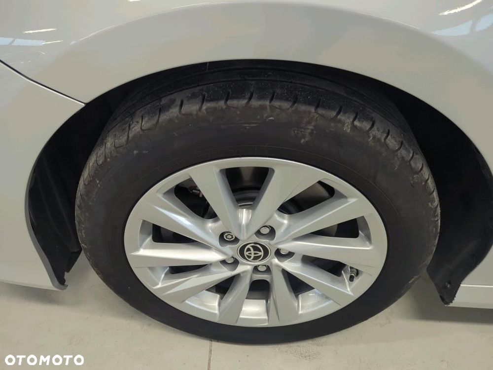 Toyota Camry - 5