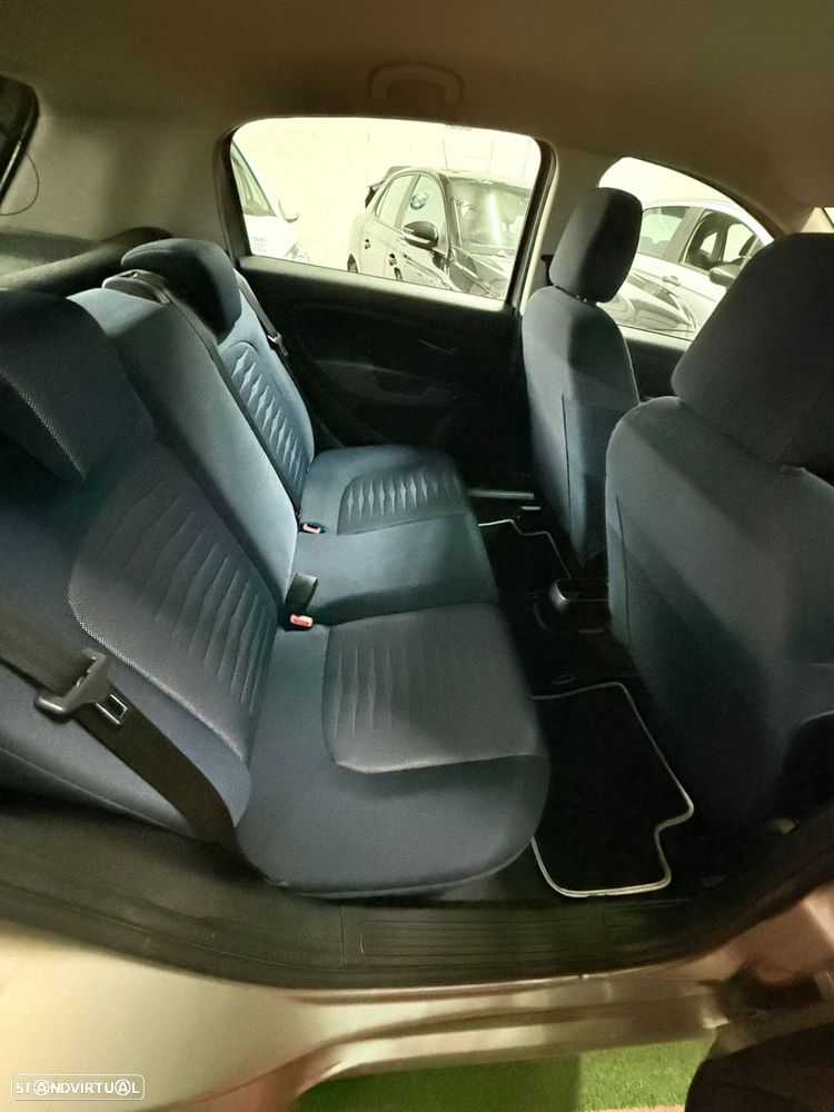 Fiat Punto 1.4 16V Emotion - 15