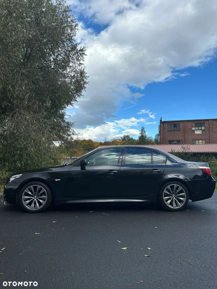 BMW Seria 5 550i - 4