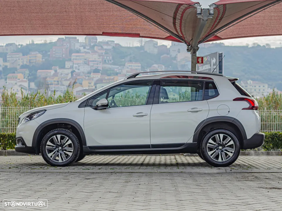 Peugeot 2008 1.2 PureTech Allure EAT6 - 7