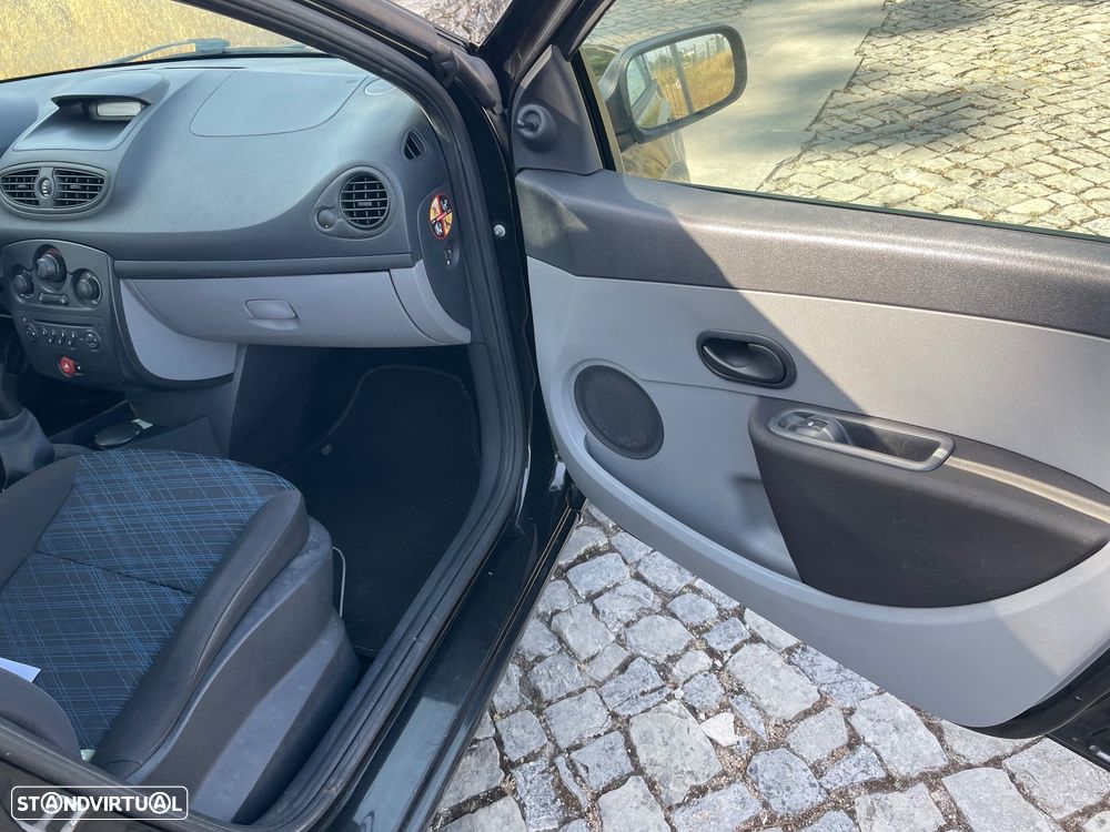 Renault Clio 1.2 16V Confort - 15