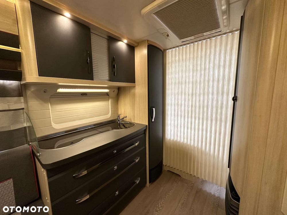 Hobby 460 UFE DE LUX EDITION z napędem i markizą pompowaną. - 18