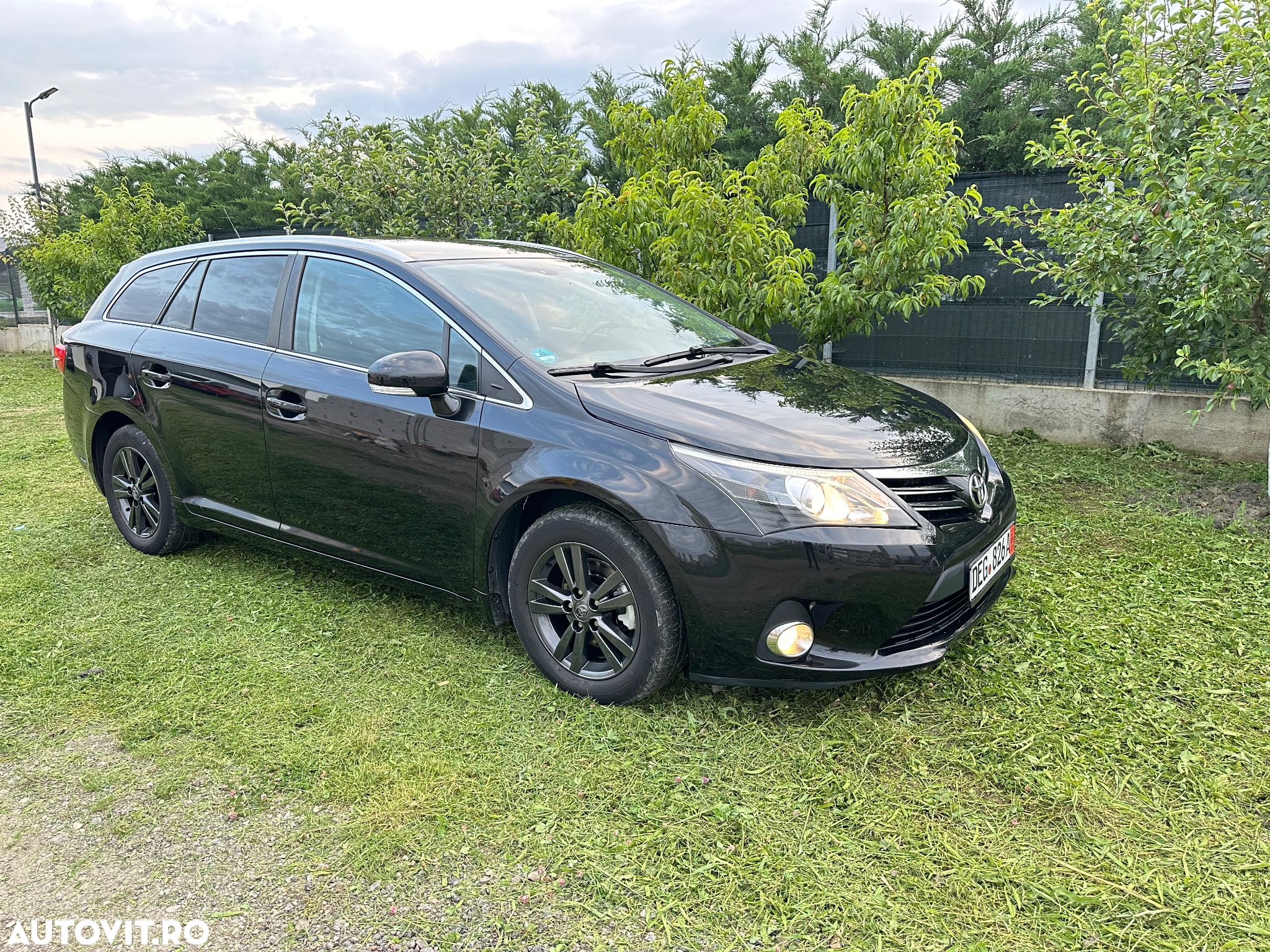 Toyota Avensis Combi 2.0 D-4D Comfort - 2