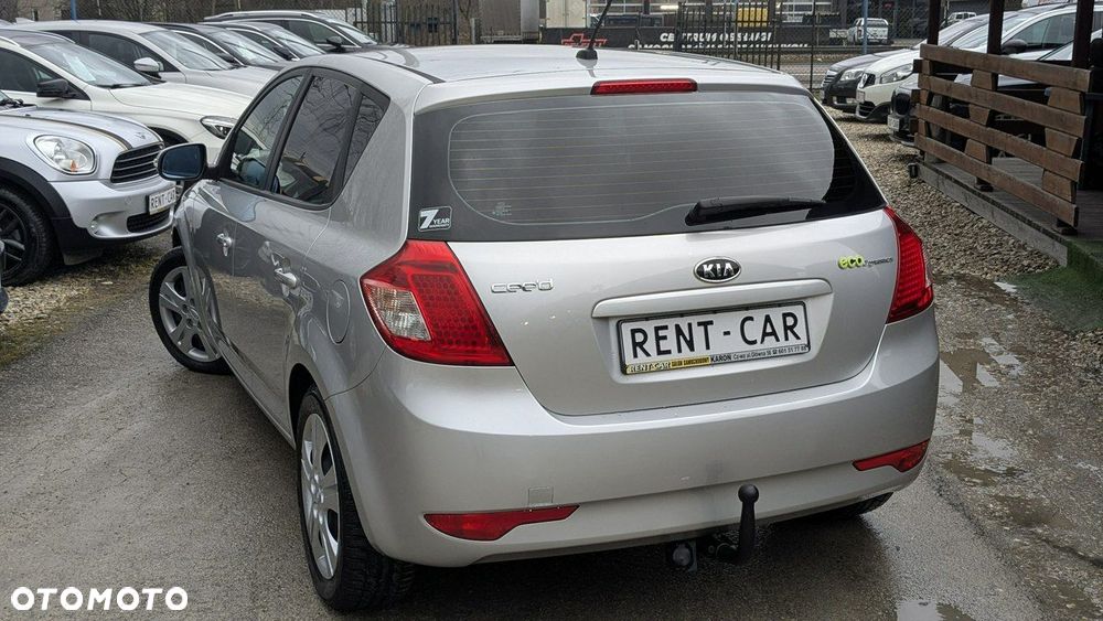 Kia Ceed - 8
