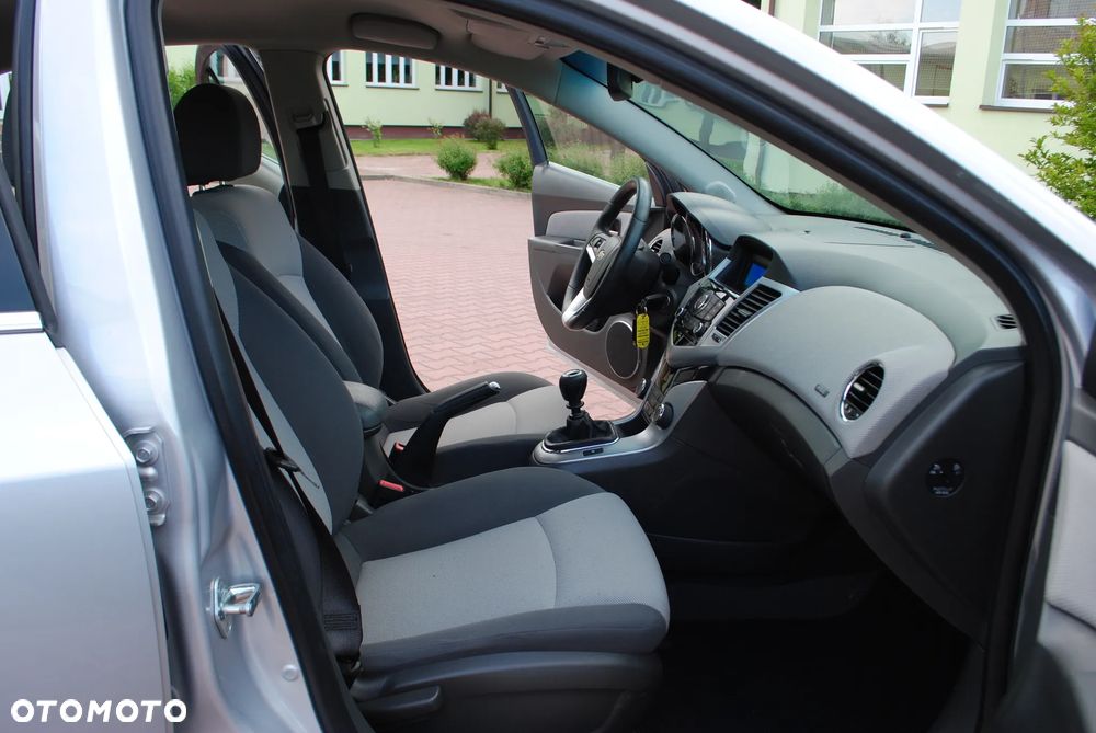 Chevrolet Cruze 1.8 LT - 11