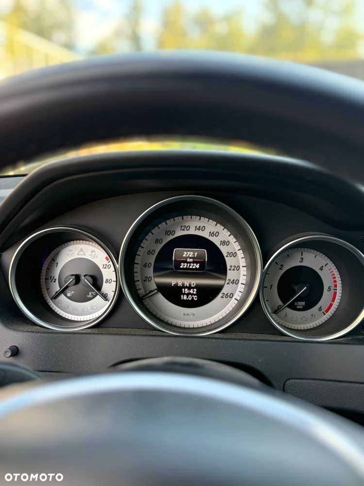 Mercedes-Benz Klasa C 220 T CDI DPF Automatik BlueEFFICIENCY Avantgarde - 12