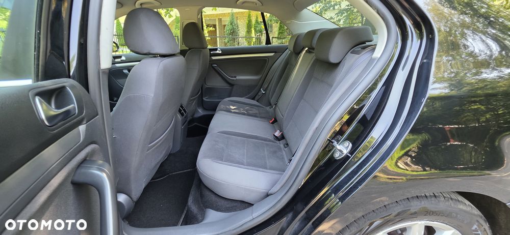 Volkswagen Jetta 2.0 TDI DPF Sportline DSG - 18