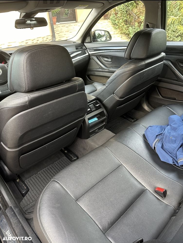 BMW Seria 5 525d xDrive AT - 13
