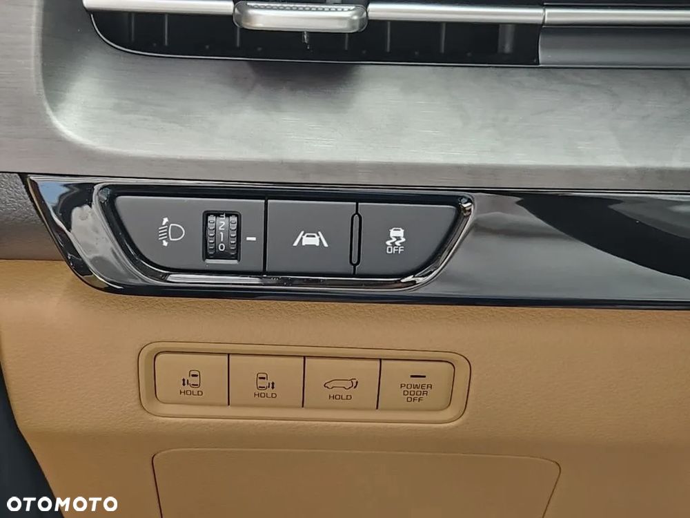 Kia Carnival - 8