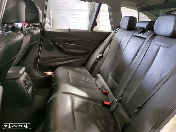 BMW 320 d EfficientDynamics Line Luxury - 16