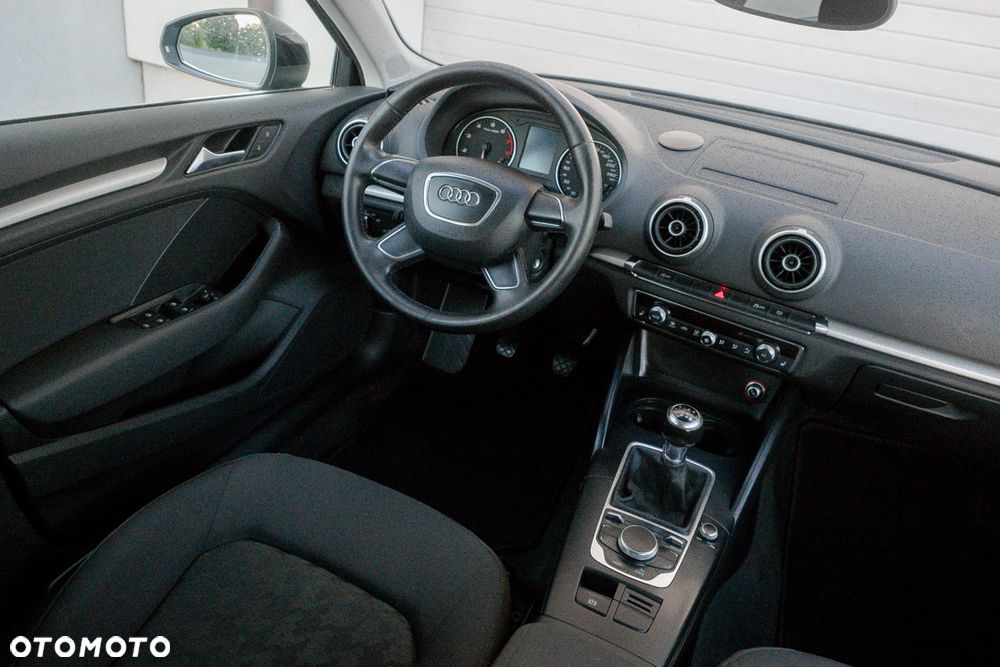 Audi A3 Sportback 1.4 TFSI Ambiente - 29