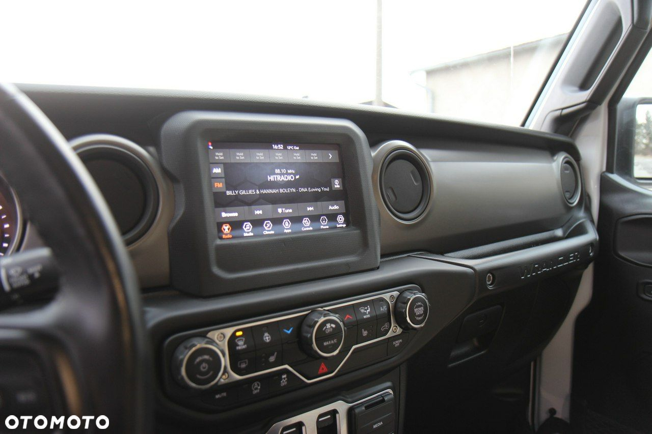 Jeep Wrangler - 24