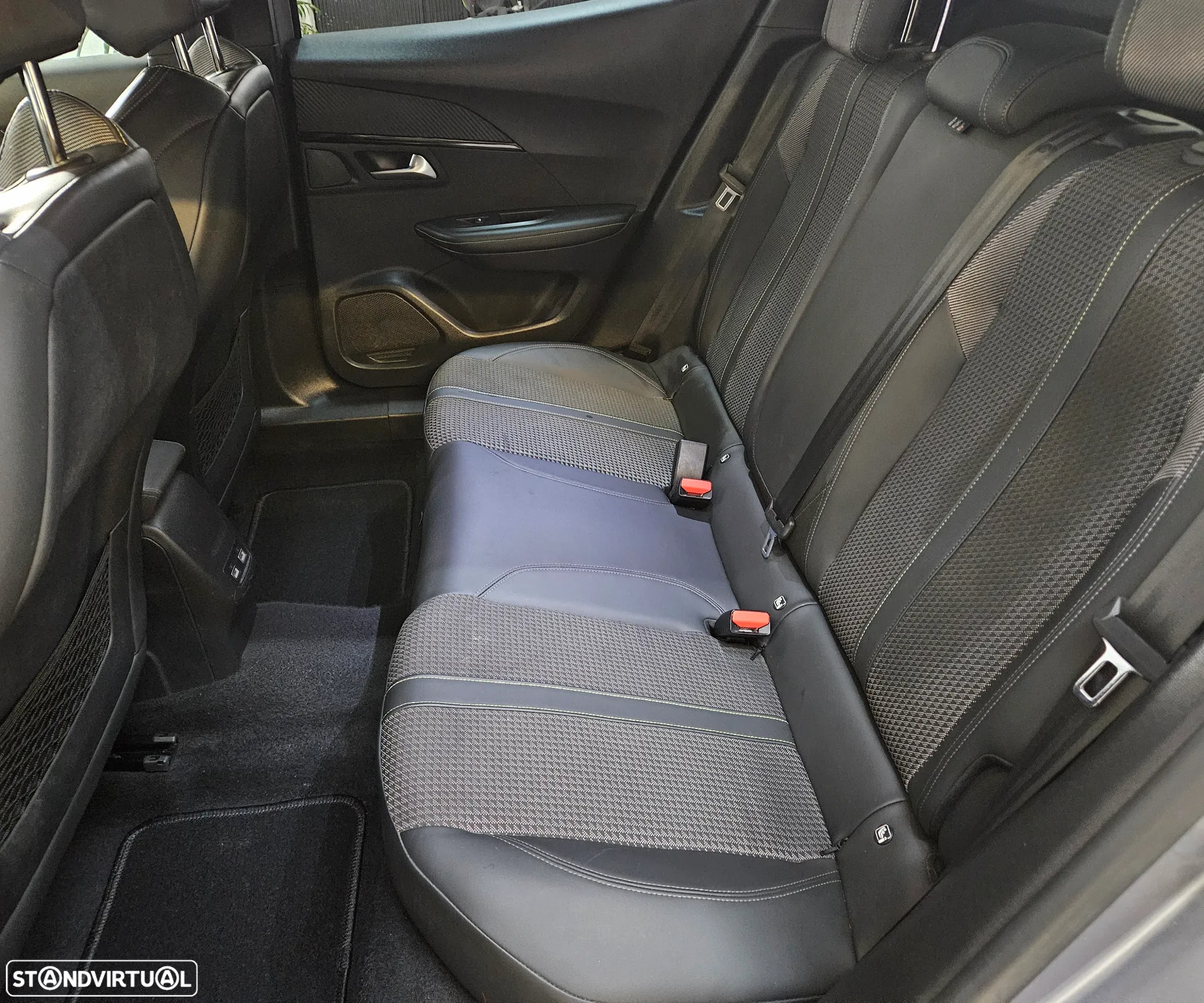 Peugeot 2008 1.5 BlueHDi GT Line - 39