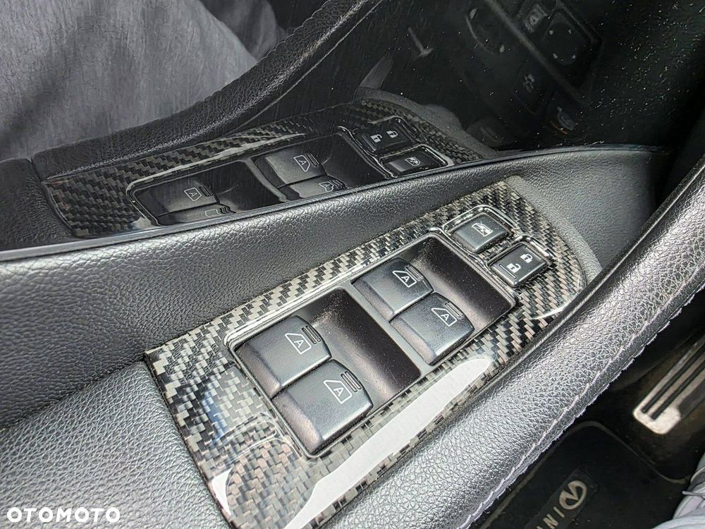 Infiniti QX70 - 12