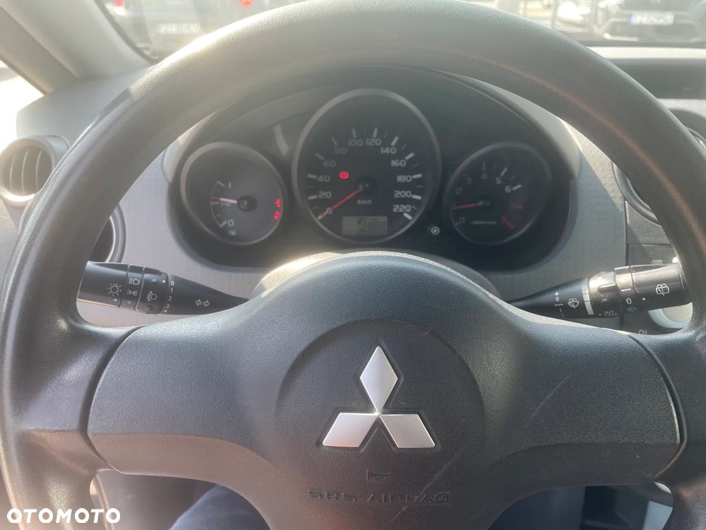 Mitsubishi Colt - 10