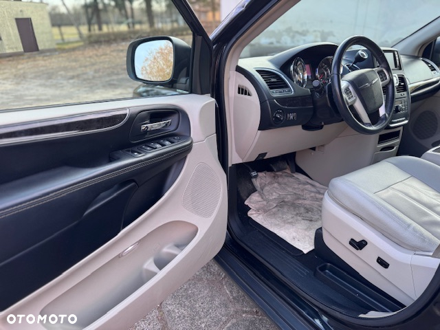 Chrysler Town & Country 3.6 Touring - 34