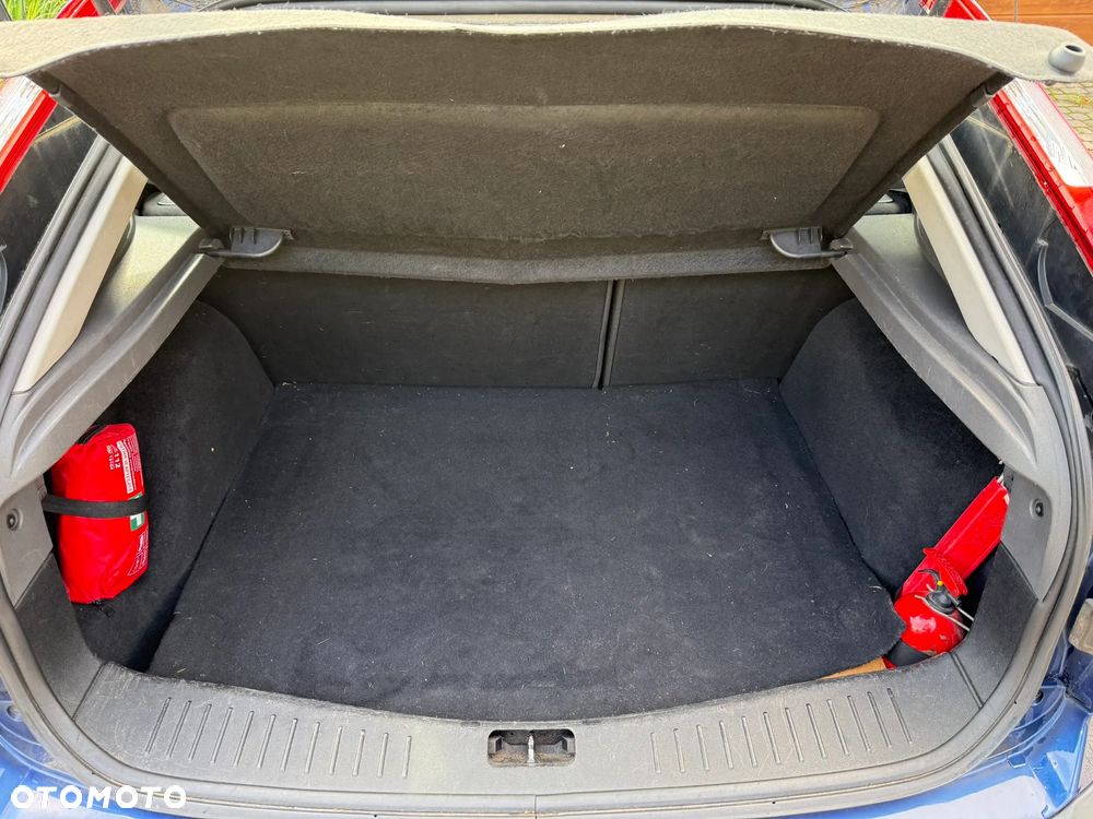 Ford Focus 1.8 FF Ghia - 12