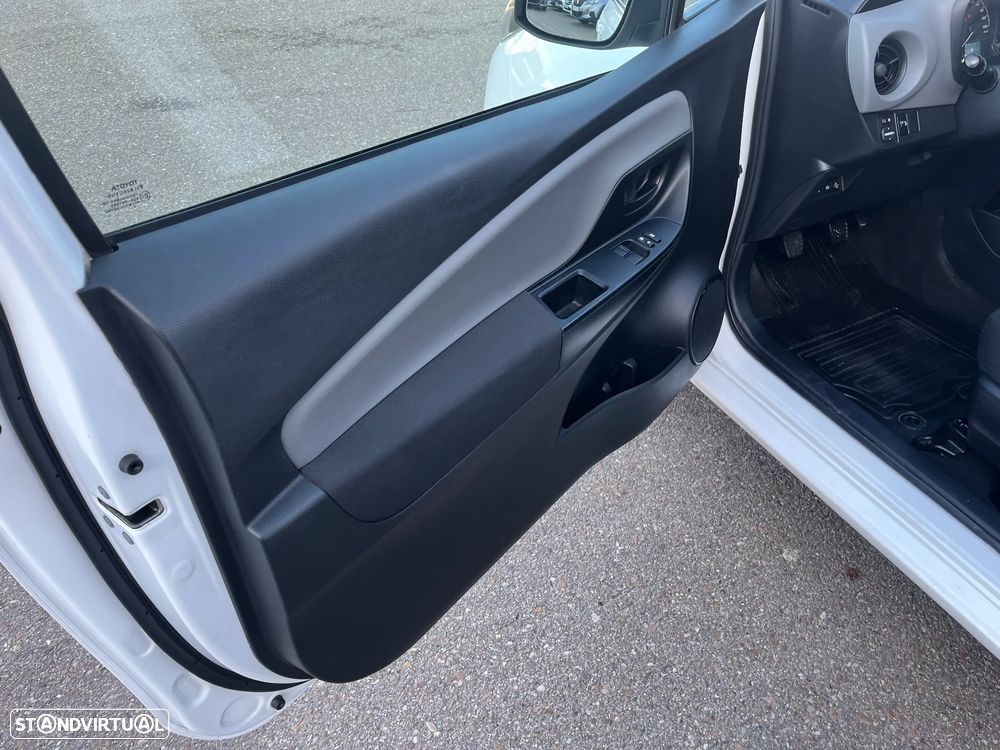 Toyota Yaris Ecobizz IVA Dedutível - 9