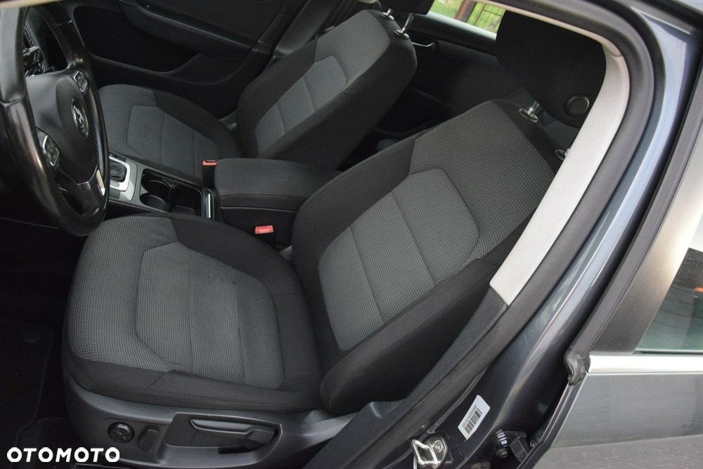 Volkswagen Passat - 28