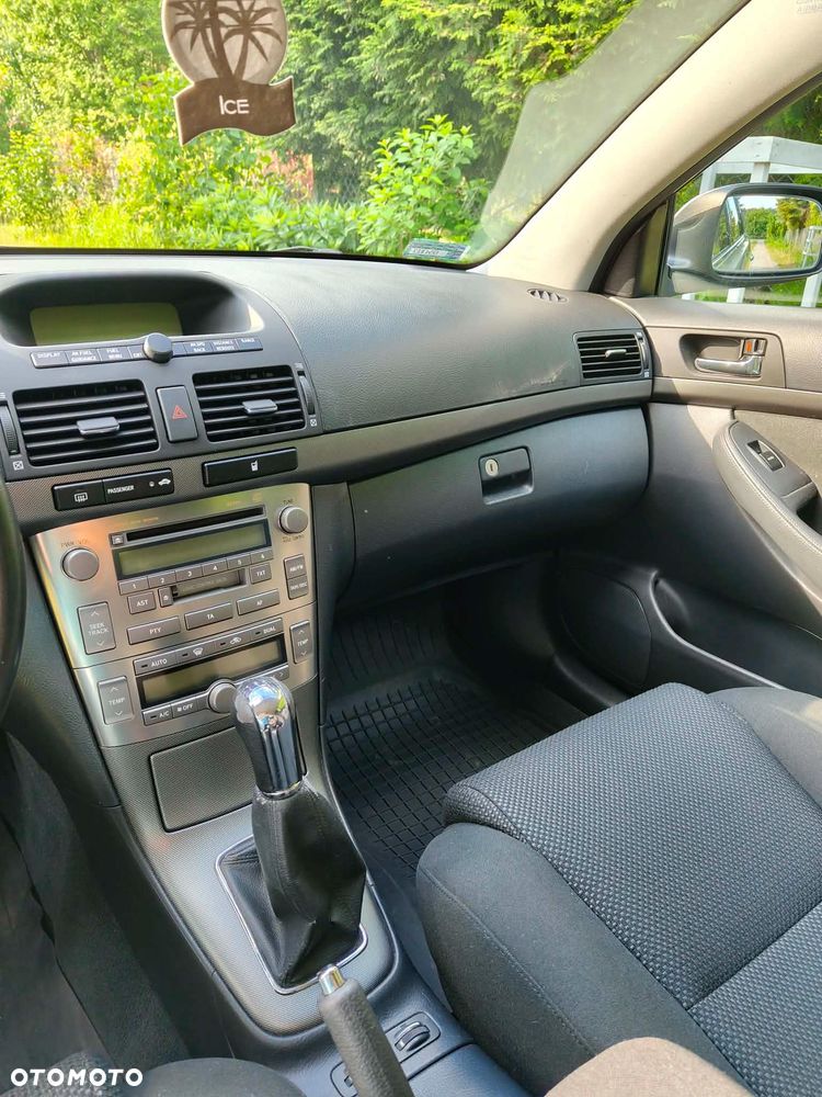 Toyota Avensis 1.8 VVT-i Combi - 17
