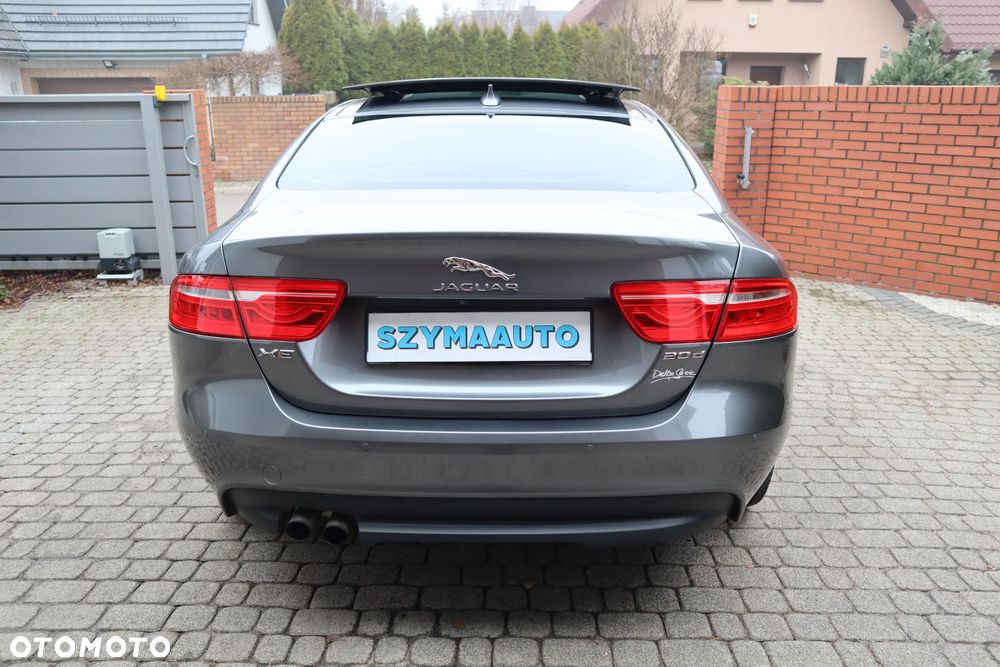 Jaguar XE 20d Prestige - 4